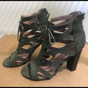 parker & sky Army Green Heels in Size 7
